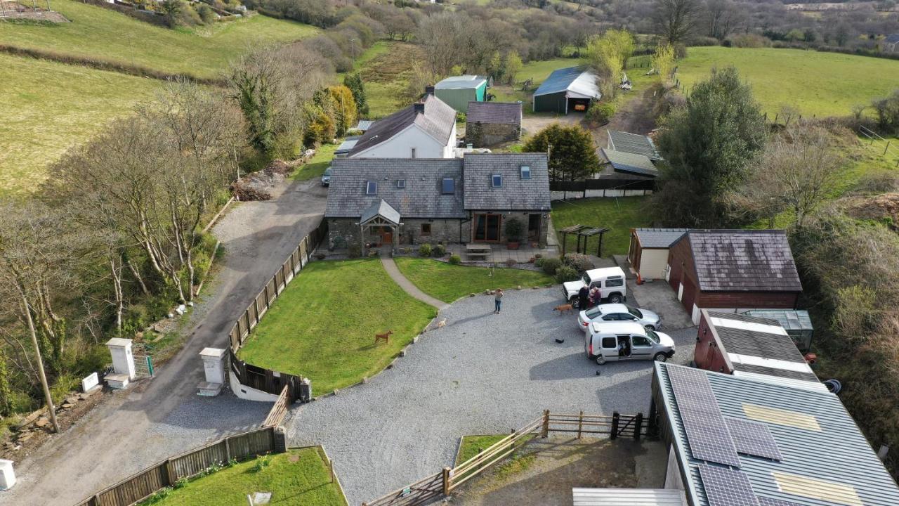 Beudy Bach Bed & Breakfast Cross Hands Eksteriør bilde