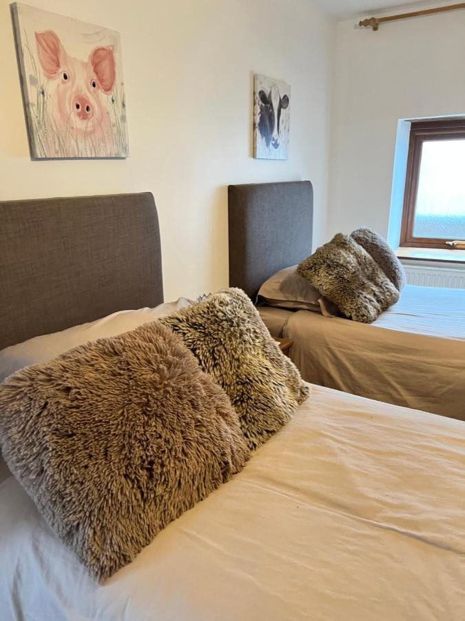 Beudy Bach Bed & Breakfast Cross Hands Eksteriør bilde