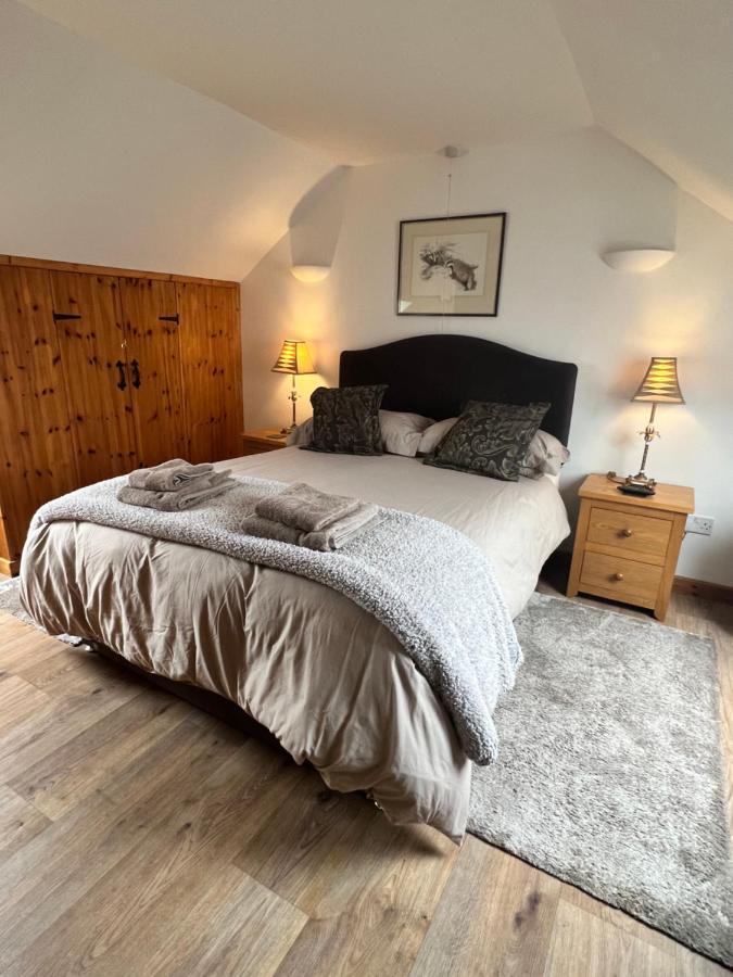 Beudy Bach Bed & Breakfast Cross Hands Eksteriør bilde