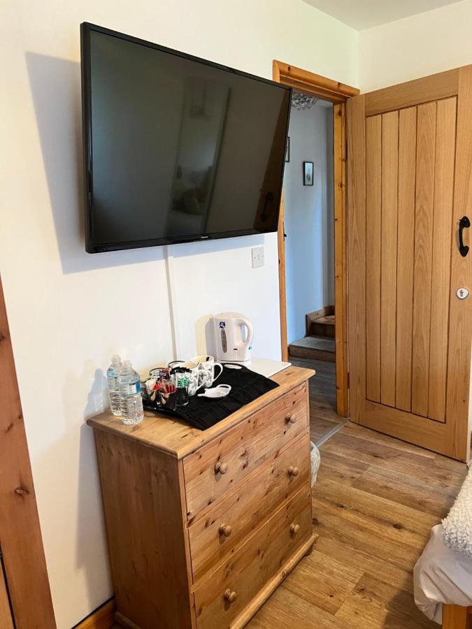 Beudy Bach Bed & Breakfast Cross Hands Eksteriør bilde