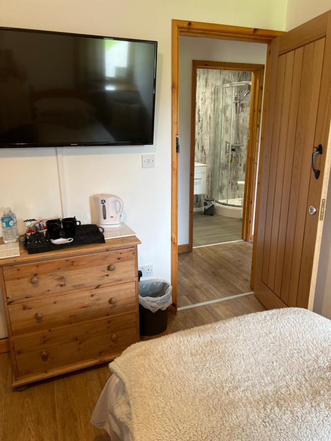 Beudy Bach Bed & Breakfast Cross Hands Eksteriør bilde