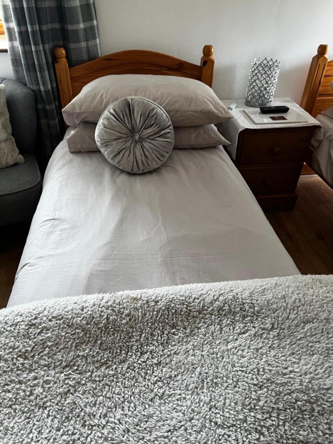 Beudy Bach Bed & Breakfast Cross Hands Eksteriør bilde