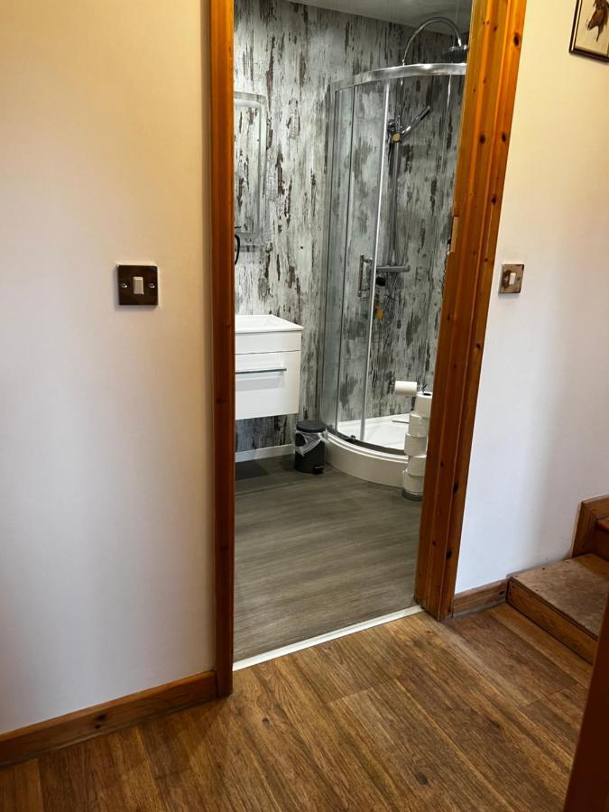 Beudy Bach Bed & Breakfast Cross Hands Eksteriør bilde