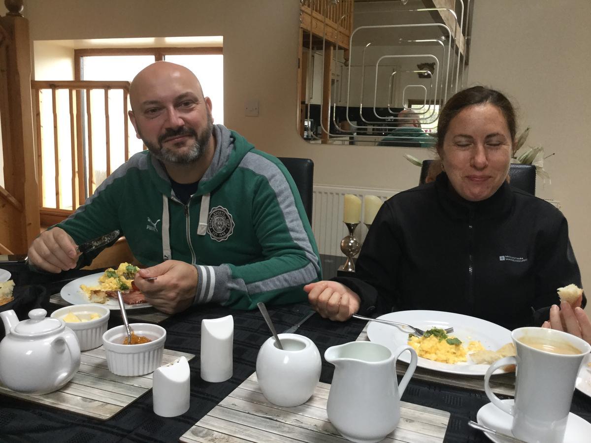 Beudy Bach Bed & Breakfast Cross Hands Eksteriør bilde