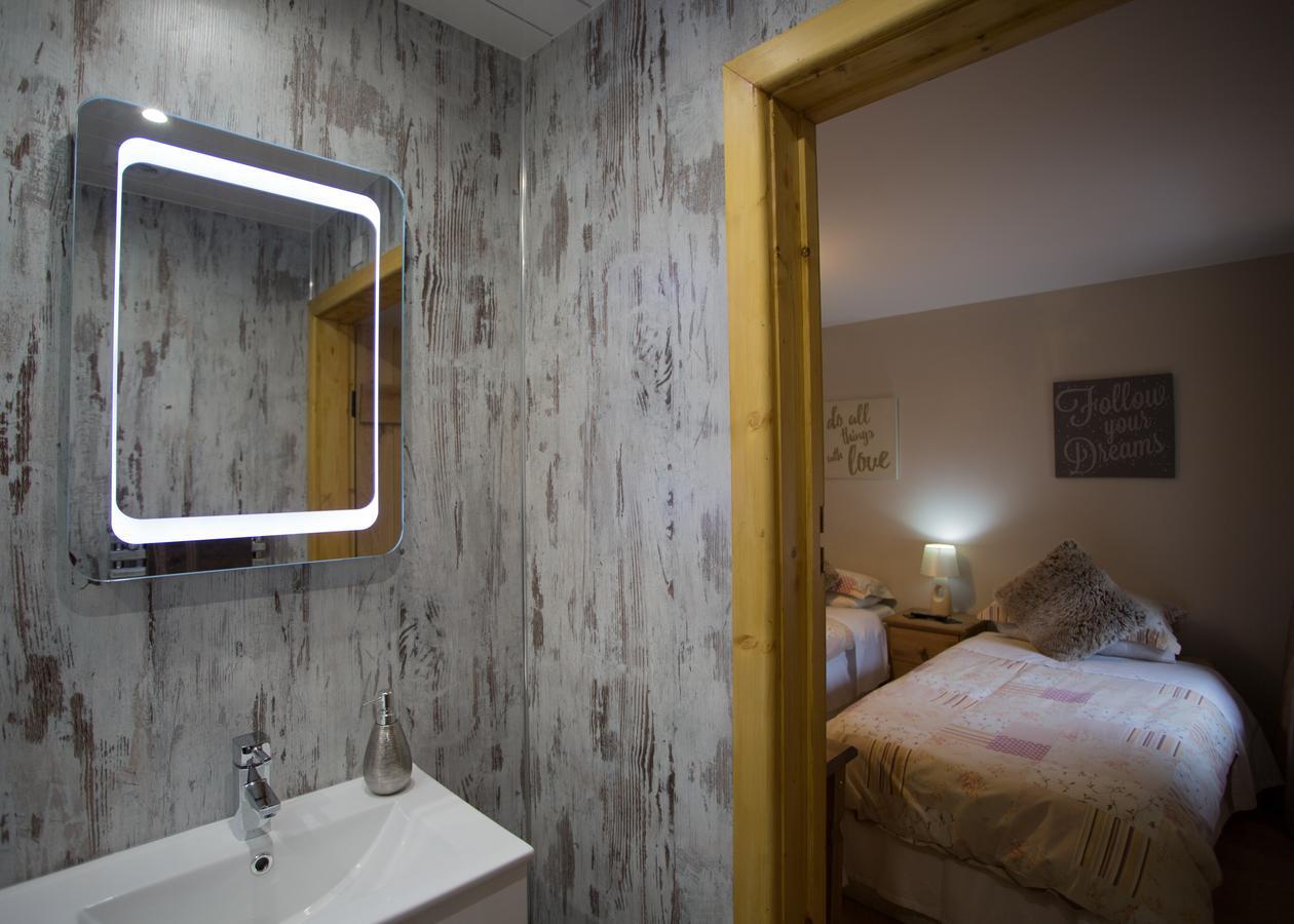 Beudy Bach Bed & Breakfast Cross Hands Eksteriør bilde